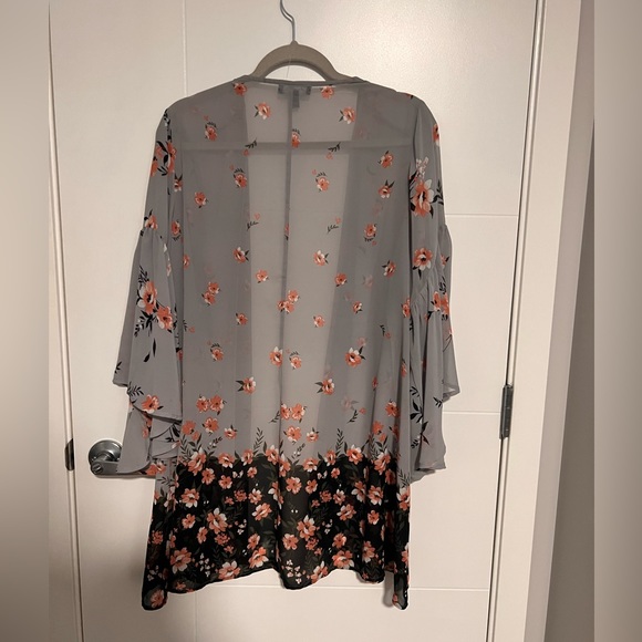 Gorgeous grey Torrid duster - Picture 2 of 4